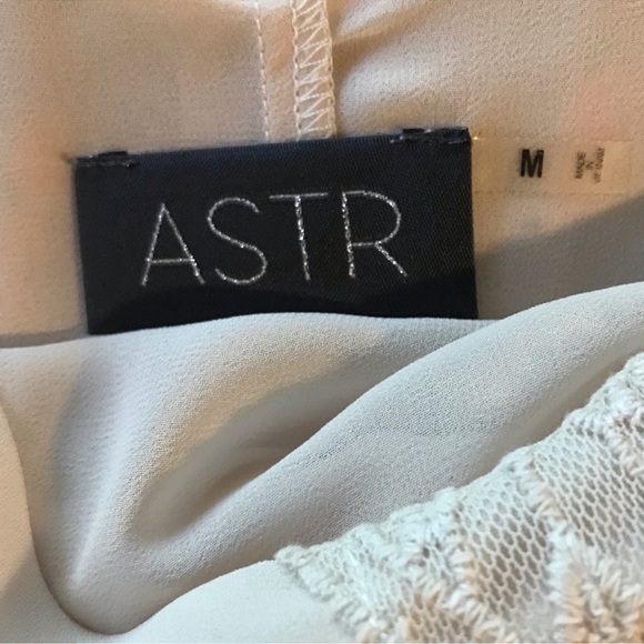 ASTR Cream Lace Boho Scoop Mini Baby Doll
Shift Dress - Picture 10 of 10